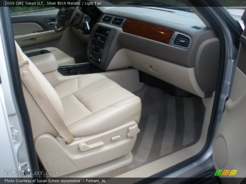 Silver Birch Metallic / Light Tan 2009 GMC Yukon SLT