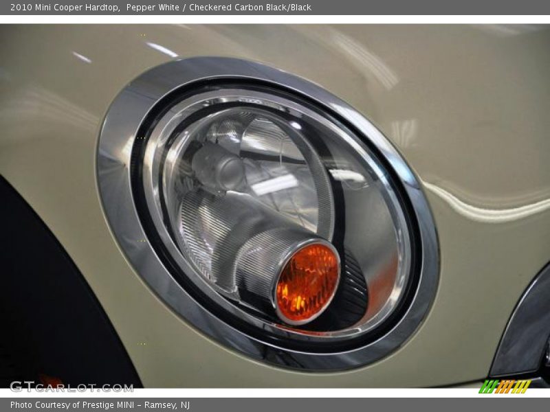 Pepper White / Checkered Carbon Black/Black 2010 Mini Cooper Hardtop