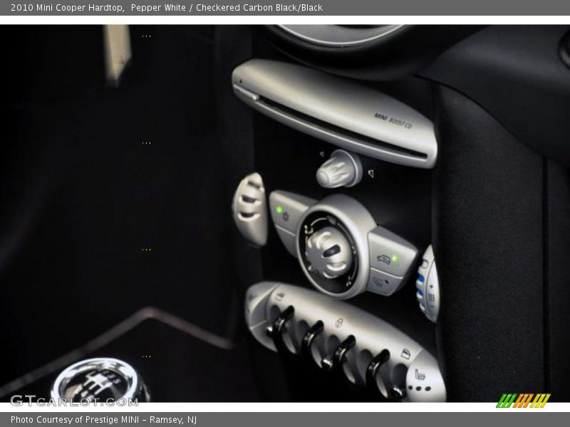 Pepper White / Checkered Carbon Black/Black 2010 Mini Cooper Hardtop