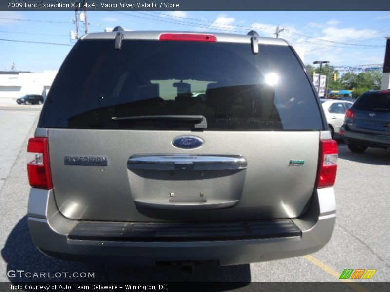 Vapor Silver Metallic / Stone 2009 Ford Expedition XLT 4x4