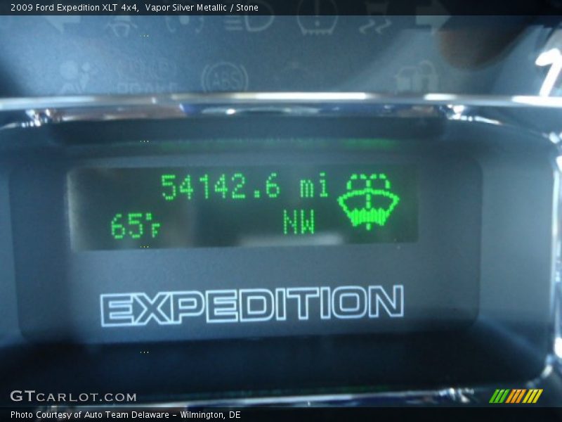 Vapor Silver Metallic / Stone 2009 Ford Expedition XLT 4x4