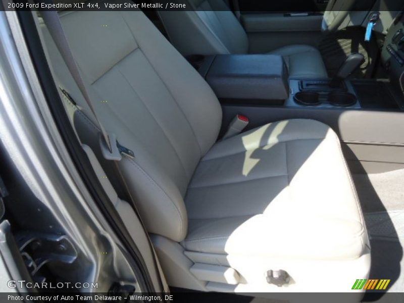 Vapor Silver Metallic / Stone 2009 Ford Expedition XLT 4x4