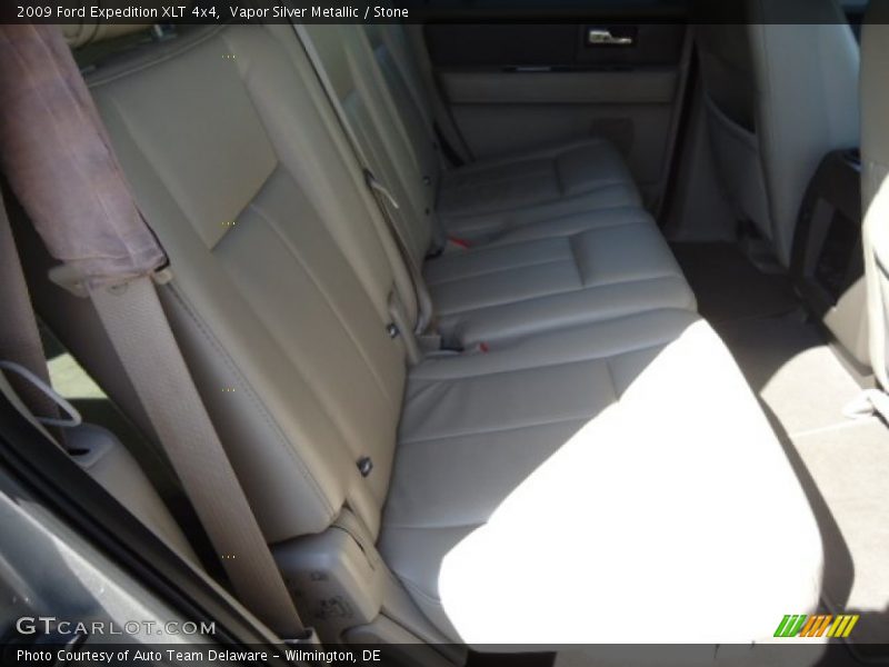 Vapor Silver Metallic / Stone 2009 Ford Expedition XLT 4x4