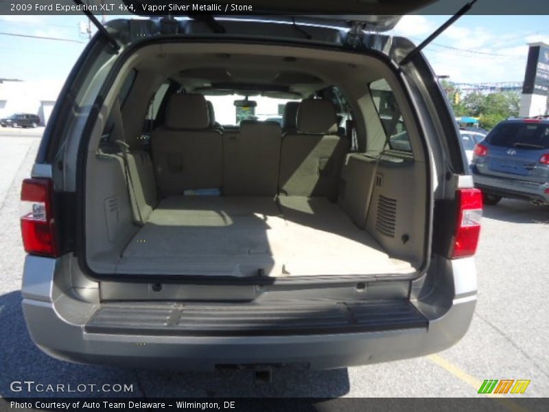 Vapor Silver Metallic / Stone 2009 Ford Expedition XLT 4x4