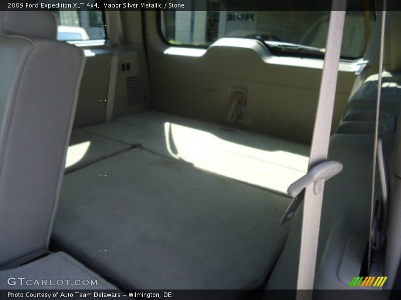 Vapor Silver Metallic / Stone 2009 Ford Expedition XLT 4x4