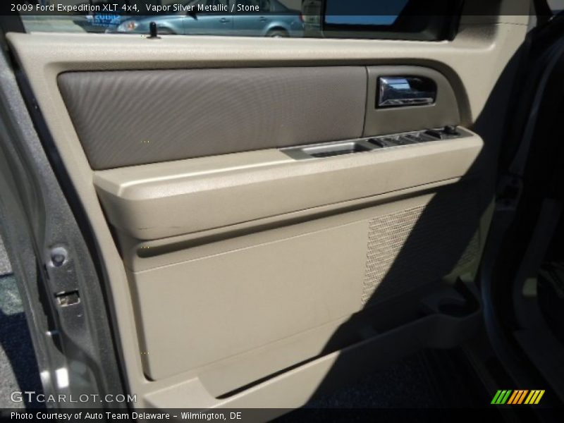 Vapor Silver Metallic / Stone 2009 Ford Expedition XLT 4x4