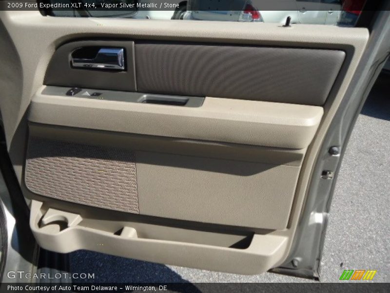 Vapor Silver Metallic / Stone 2009 Ford Expedition XLT 4x4