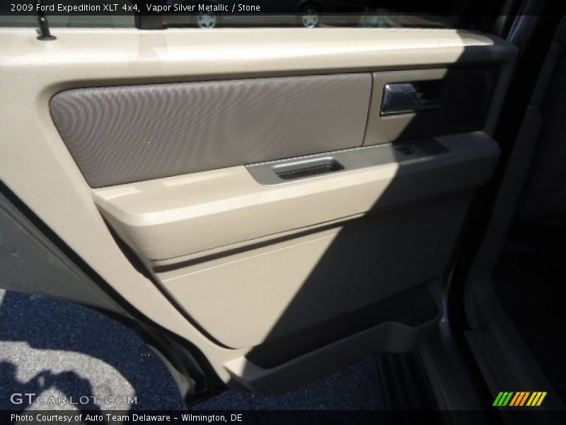 Vapor Silver Metallic / Stone 2009 Ford Expedition XLT 4x4