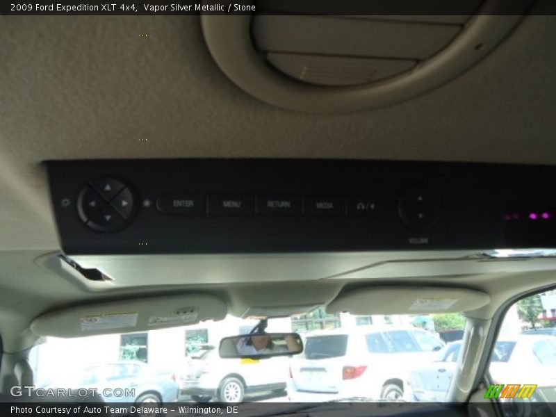 Vapor Silver Metallic / Stone 2009 Ford Expedition XLT 4x4