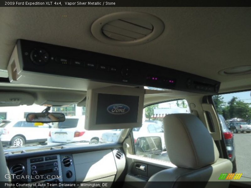 Vapor Silver Metallic / Stone 2009 Ford Expedition XLT 4x4