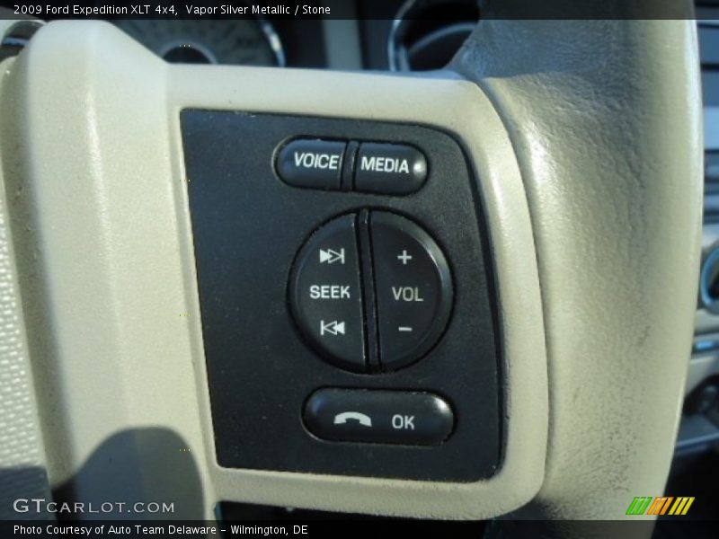 Vapor Silver Metallic / Stone 2009 Ford Expedition XLT 4x4
