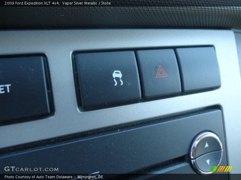 Vapor Silver Metallic / Stone 2009 Ford Expedition XLT 4x4