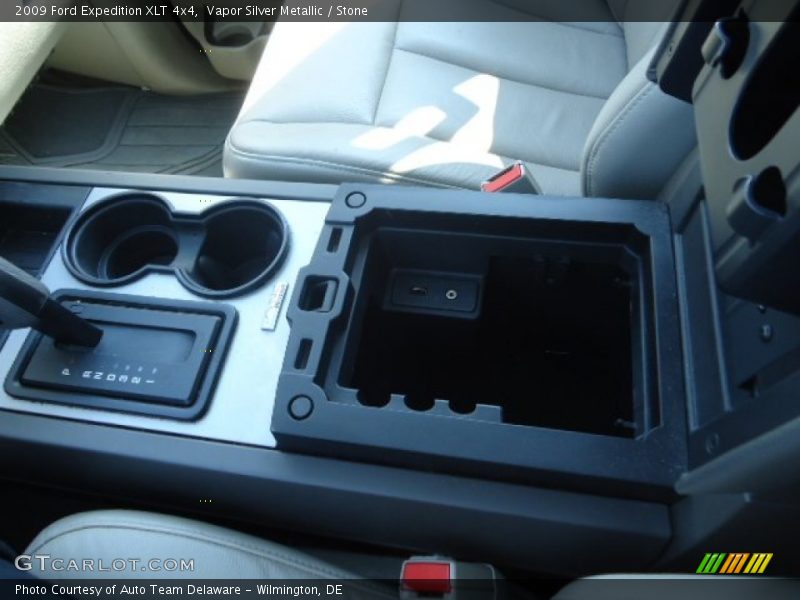 Vapor Silver Metallic / Stone 2009 Ford Expedition XLT 4x4