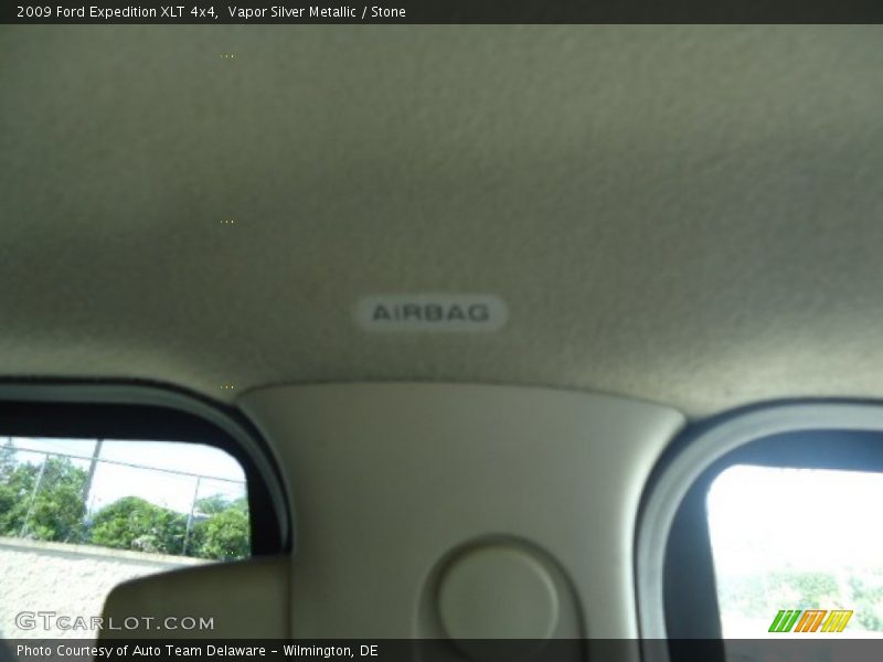 Vapor Silver Metallic / Stone 2009 Ford Expedition XLT 4x4