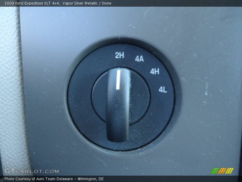 Vapor Silver Metallic / Stone 2009 Ford Expedition XLT 4x4