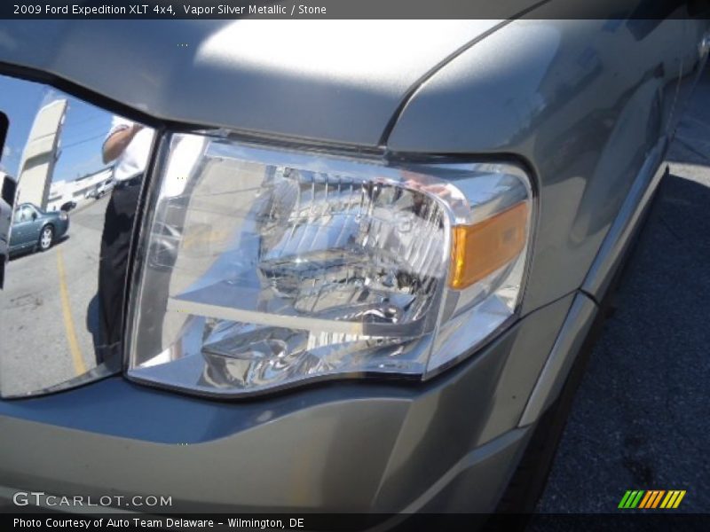Vapor Silver Metallic / Stone 2009 Ford Expedition XLT 4x4