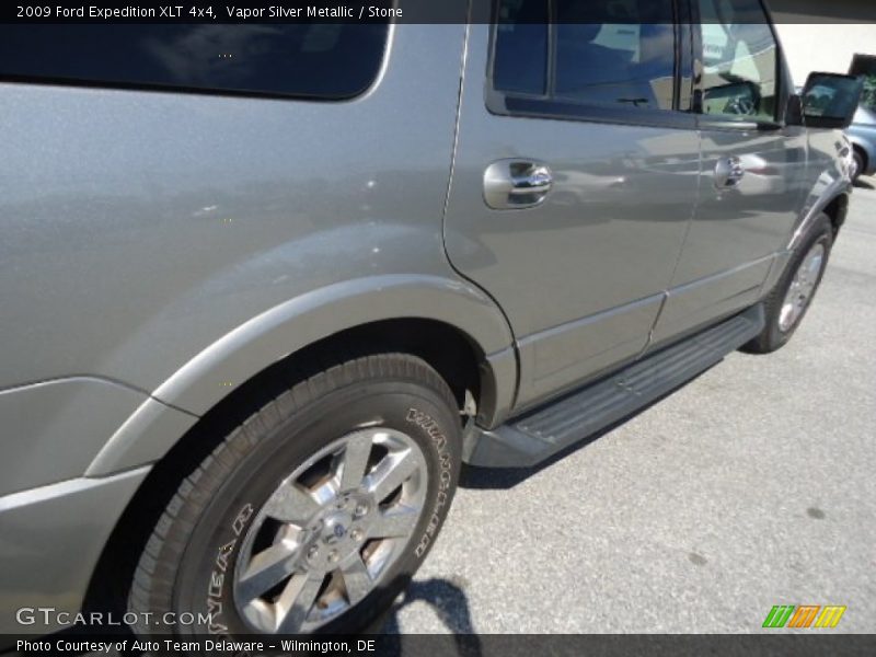 Vapor Silver Metallic / Stone 2009 Ford Expedition XLT 4x4