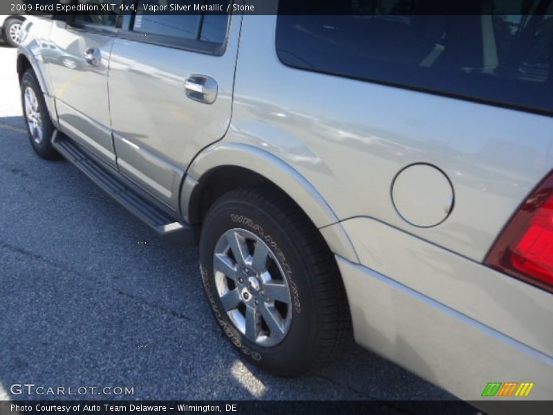Vapor Silver Metallic / Stone 2009 Ford Expedition XLT 4x4