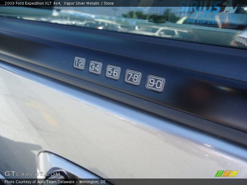 Vapor Silver Metallic / Stone 2009 Ford Expedition XLT 4x4