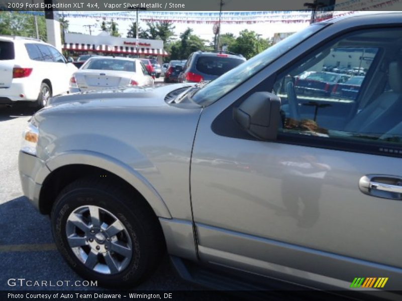 Vapor Silver Metallic / Stone 2009 Ford Expedition XLT 4x4