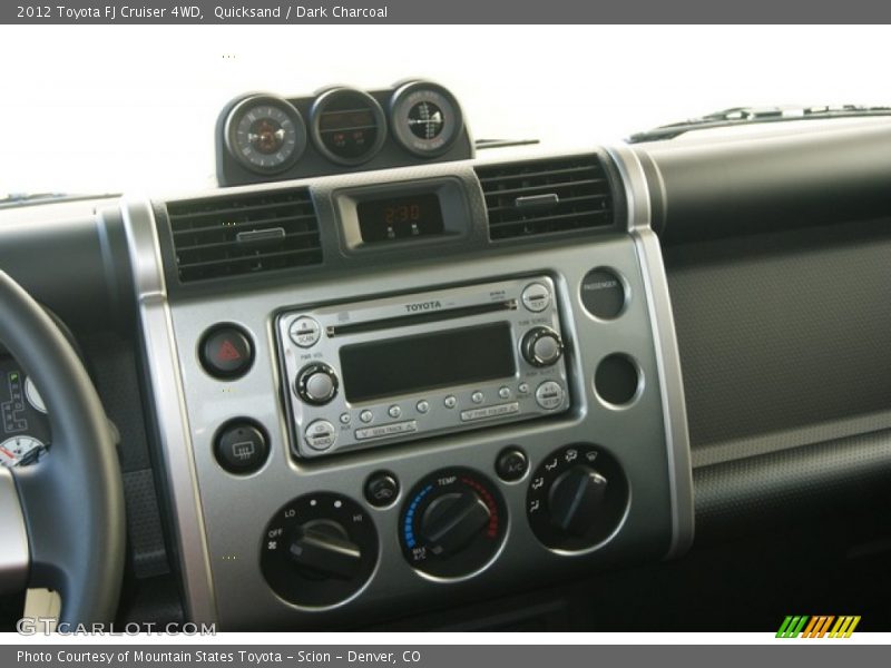 Controls of 2012 FJ Cruiser 4WD