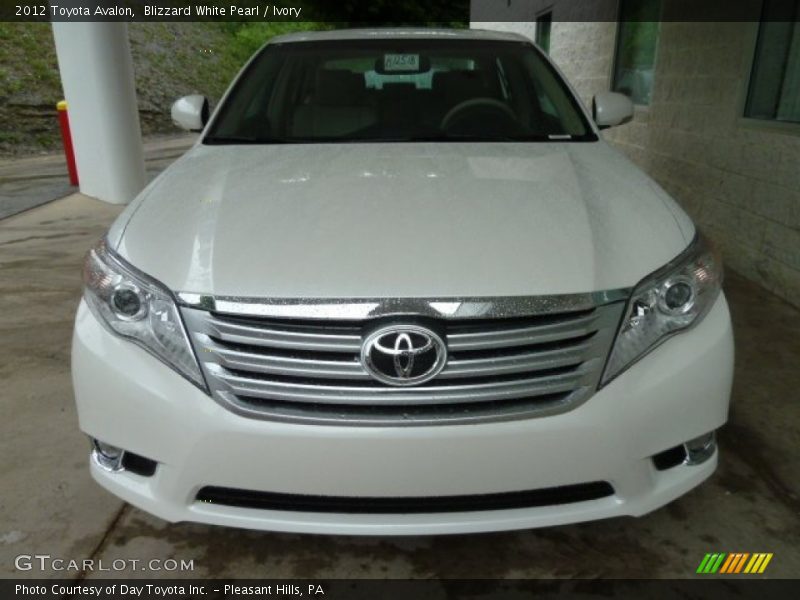 Blizzard White Pearl / Ivory 2012 Toyota Avalon