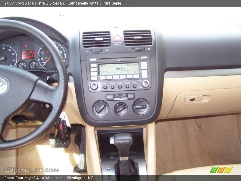 Campanella White / Pure Beige 2007 Volkswagen Jetta 2.5 Sedan