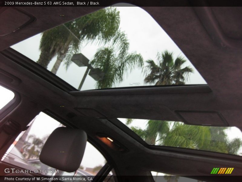 Sunroof of 2009 S 63 AMG Sedan