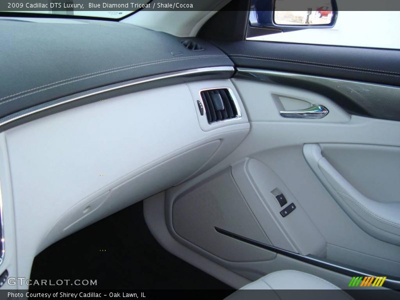 Blue Diamond Tricoat / Shale/Cocoa 2009 Cadillac DTS Luxury