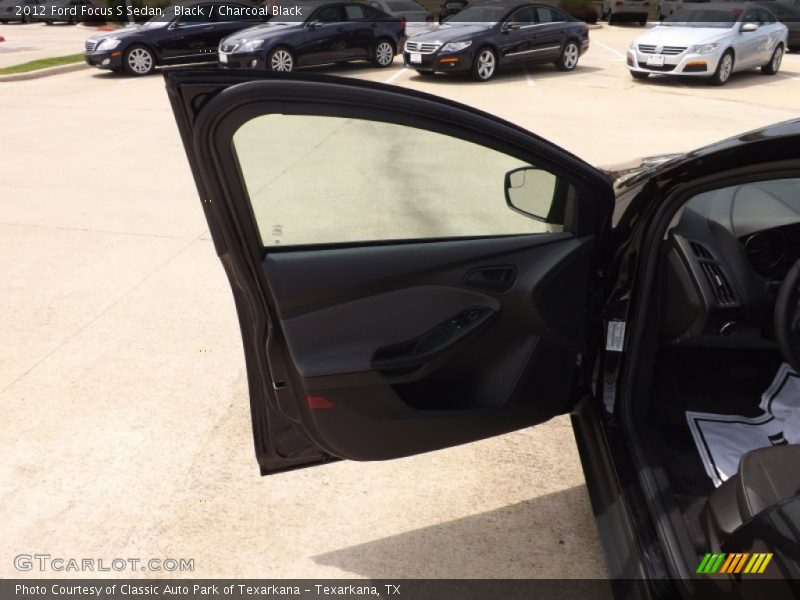 Black / Charcoal Black 2012 Ford Focus S Sedan