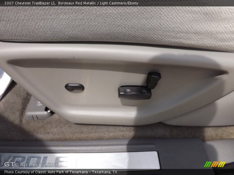 Bordeaux Red Metallic / Light Cashmere/Ebony 2007 Chevrolet TrailBlazer LS