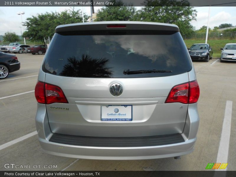Mercury Silver Metallic / Aero Gray 2011 Volkswagen Routan S