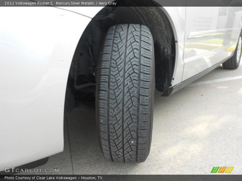 Mercury Silver Metallic / Aero Gray 2011 Volkswagen Routan S