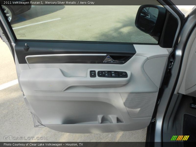 Mercury Silver Metallic / Aero Gray 2011 Volkswagen Routan S