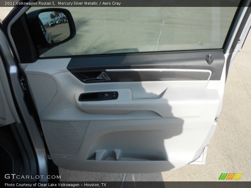 Mercury Silver Metallic / Aero Gray 2011 Volkswagen Routan S