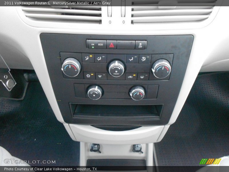 Mercury Silver Metallic / Aero Gray 2011 Volkswagen Routan S