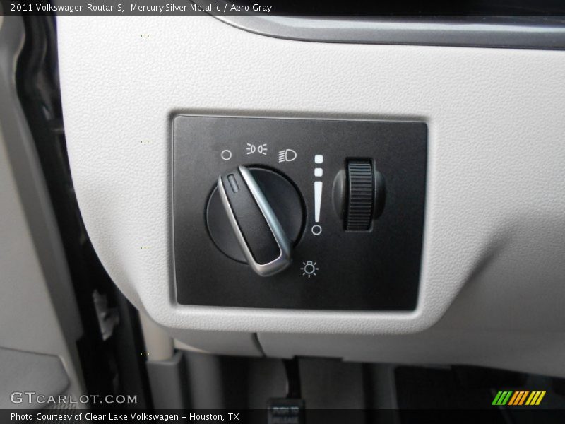 Mercury Silver Metallic / Aero Gray 2011 Volkswagen Routan S