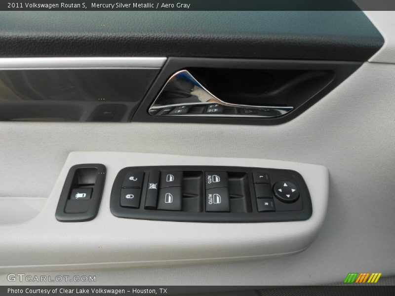 Mercury Silver Metallic / Aero Gray 2011 Volkswagen Routan S