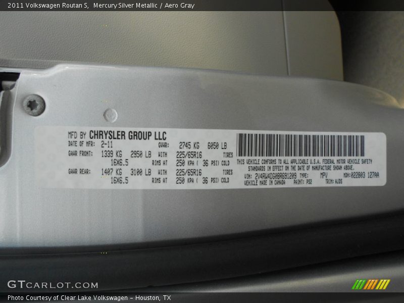 Mercury Silver Metallic / Aero Gray 2011 Volkswagen Routan S