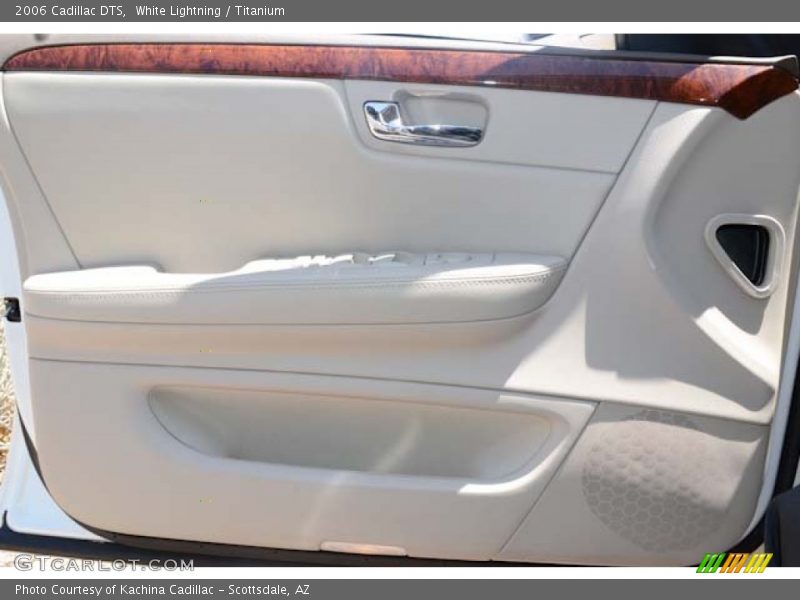 White Lightning / Titanium 2006 Cadillac DTS