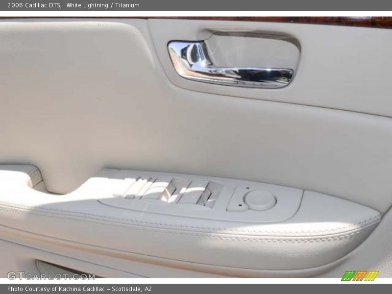 White Lightning / Titanium 2006 Cadillac DTS