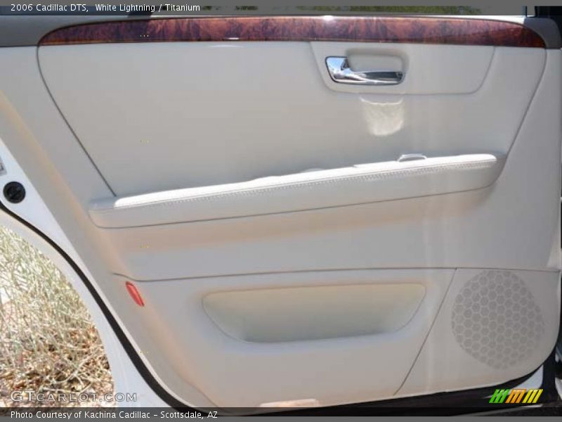 White Lightning / Titanium 2006 Cadillac DTS