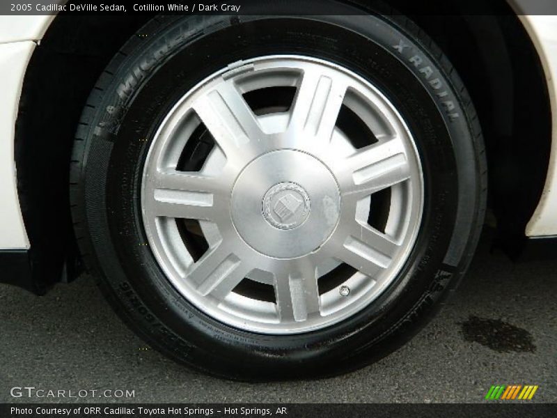 Cotillion White / Dark Gray 2005 Cadillac DeVille Sedan