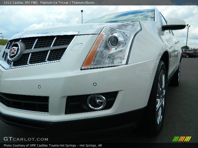 Platinum Ice Tricoat / Titanium/Ebony 2011 Cadillac SRX FWD