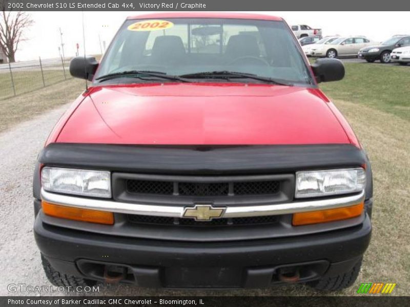 Victory Red / Graphite 2002 Chevrolet S10 LS Extended Cab 4x4