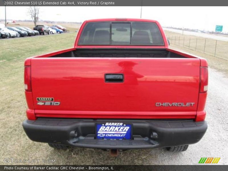 Victory Red / Graphite 2002 Chevrolet S10 LS Extended Cab 4x4
