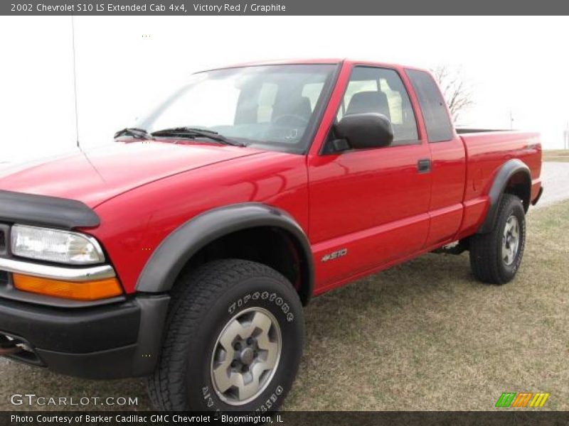 Victory Red / Graphite 2002 Chevrolet S10 LS Extended Cab 4x4