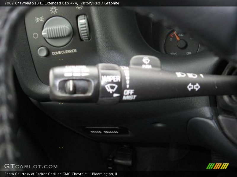 Victory Red / Graphite 2002 Chevrolet S10 LS Extended Cab 4x4