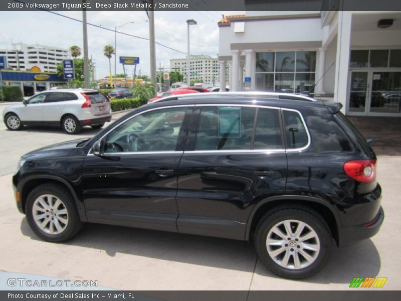 Deep Black Metallic / Sandstone 2009 Volkswagen Tiguan SE