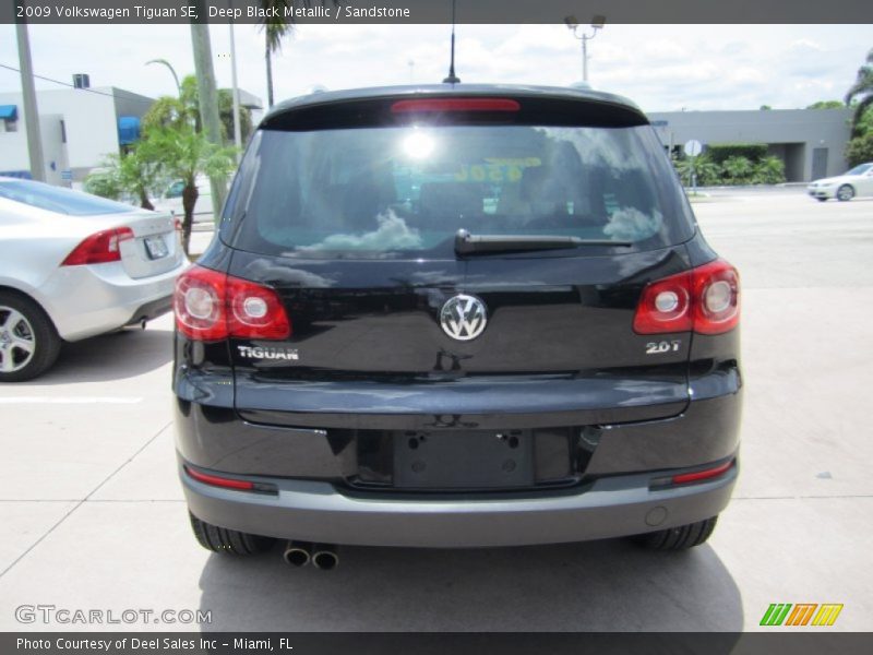 Deep Black Metallic / Sandstone 2009 Volkswagen Tiguan SE